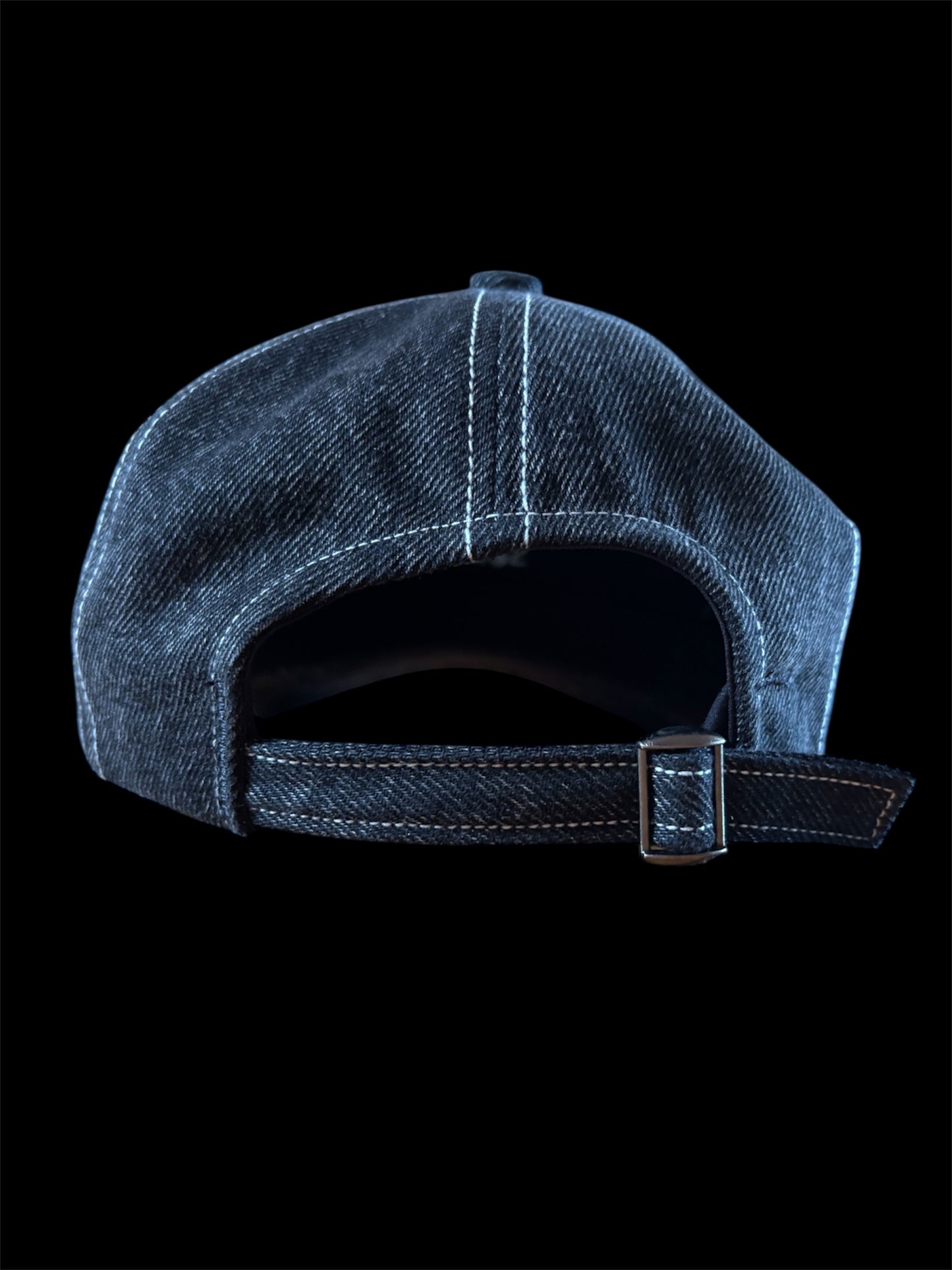 Gaze Allé's deep indigo cap