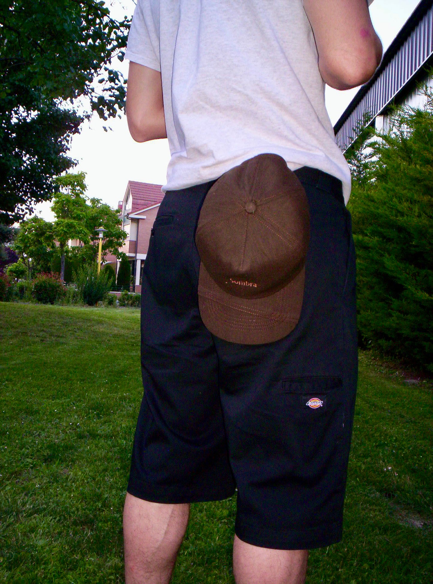 Gaze Allé's dark brown cap