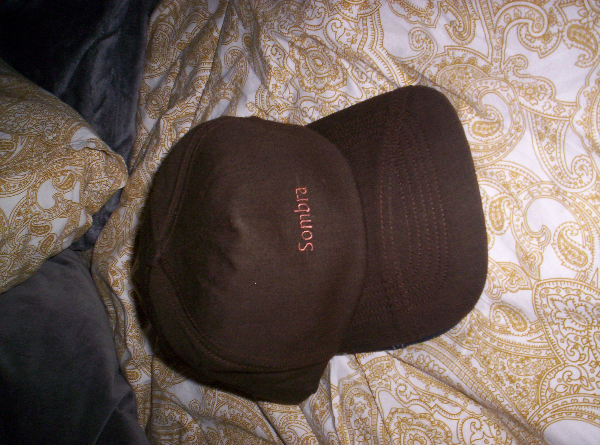 Gaze Allé's dark brown cap